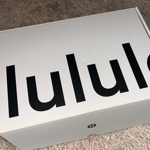 NWT Lululemon Women’s Cityverse Canvas Sneaker - Picture 14 of 16